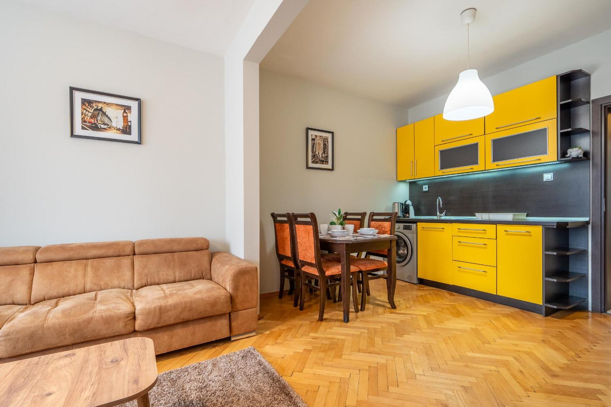 Pirotska 2-bedroom 100m2 In Center Apartament Sofia